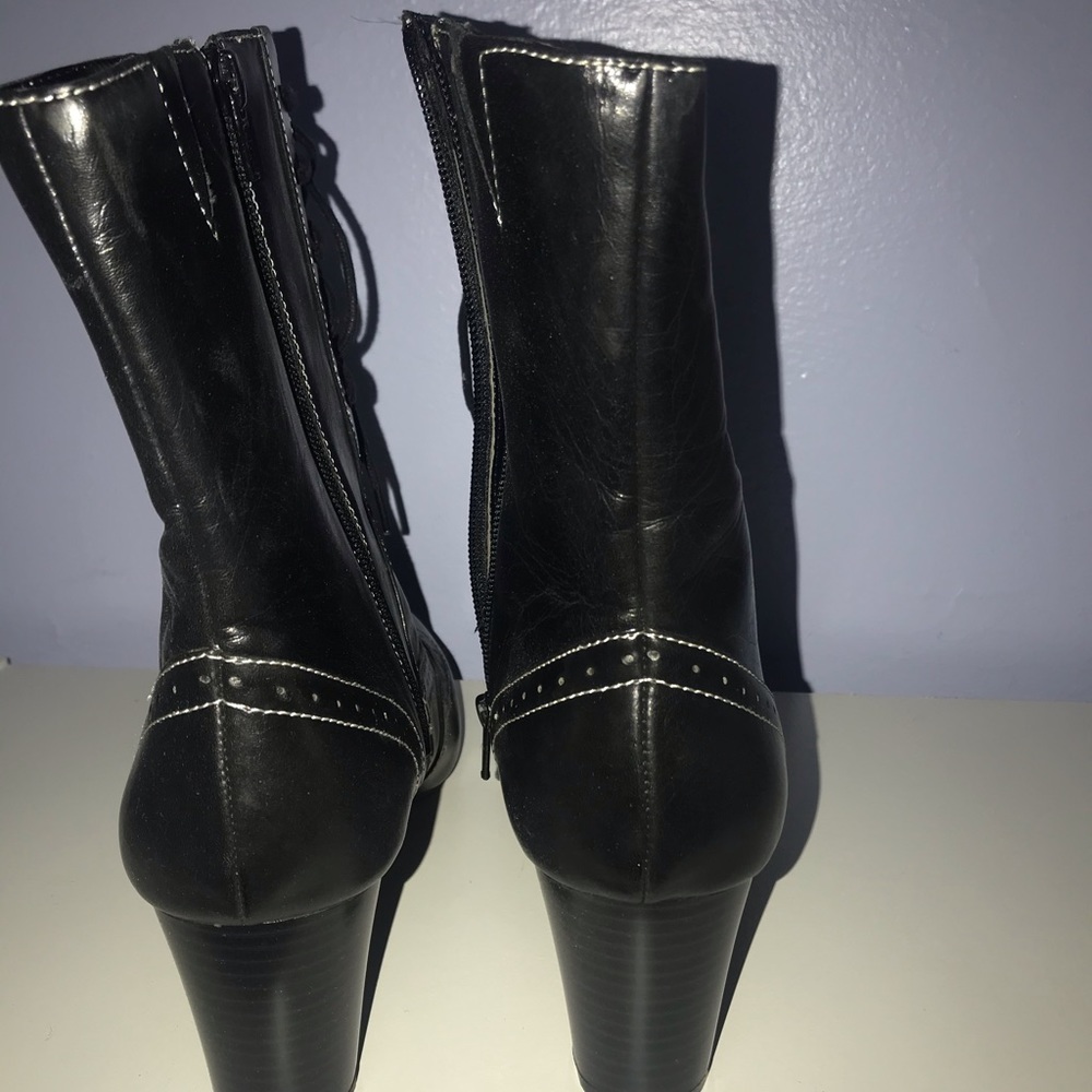 Boots - Picture 3 of 4